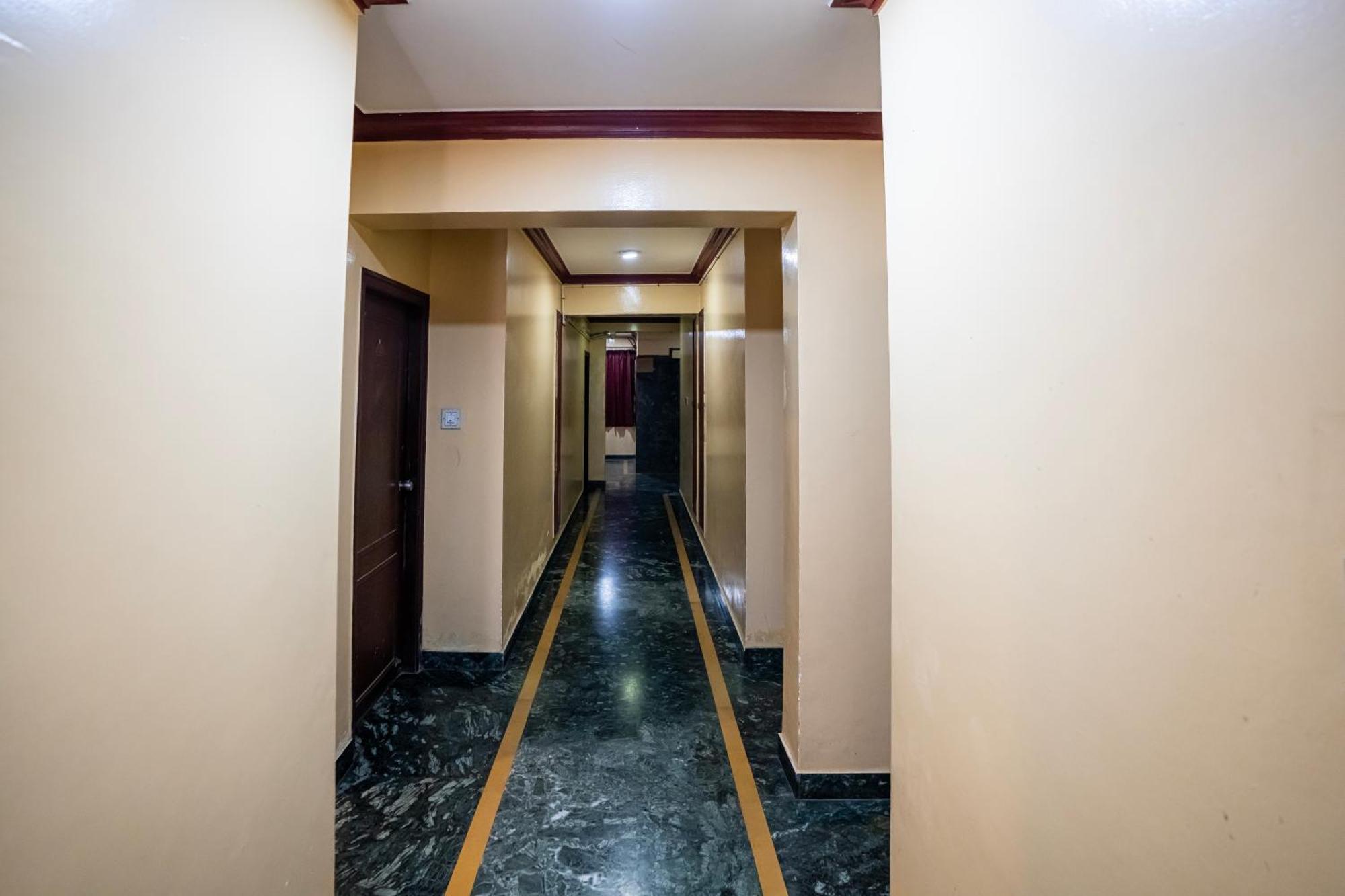 hotel Vyshak residency Májszúr Kültér fotó