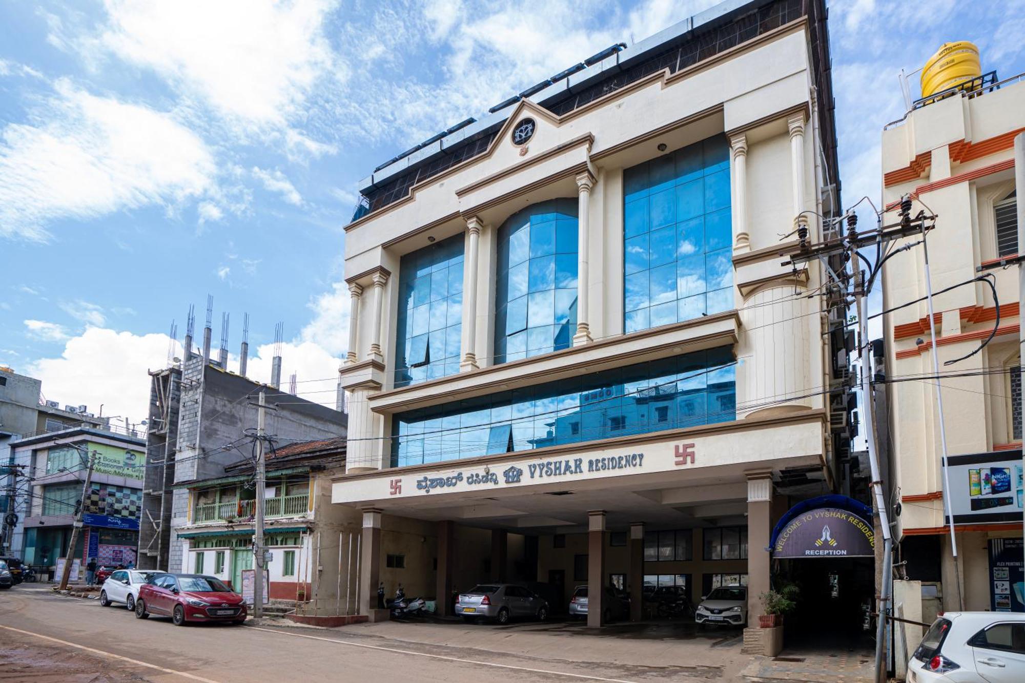 hotel Vyshak residency Májszúr Kültér fotó
